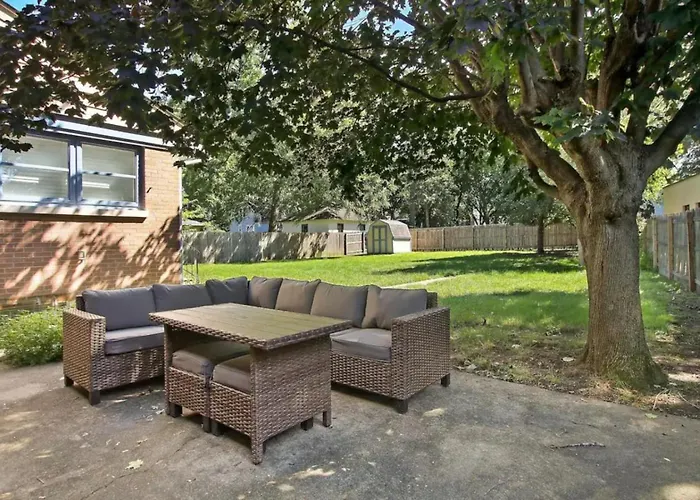 Dt With 2 Fireplaces By Navy Base * Libertyville