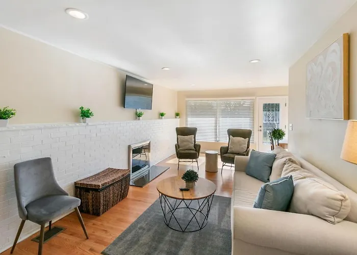Dt With 2 Fireplaces By Navy Base *