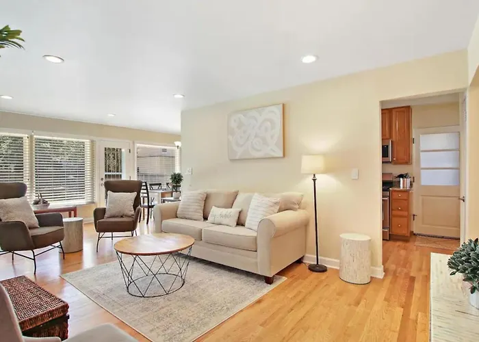 Сasa de vacaciones Dt With 2 Fireplaces By Navy Base *