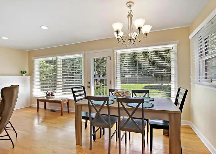 Dt With 2 Fireplaces By Navy Base Libertyville