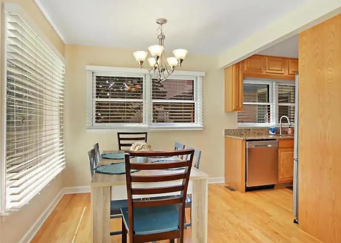 Dt With 2 Fireplaces By Navy Base * Libertyville