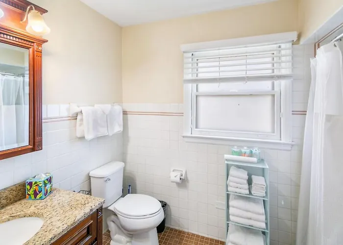 Dt With 2 Fireplaces By Navy Base Сasa de vacaciones