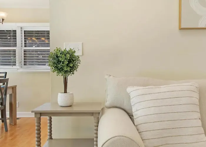 Dt With 2 Fireplaces By Navy Base Сasa de vacaciones