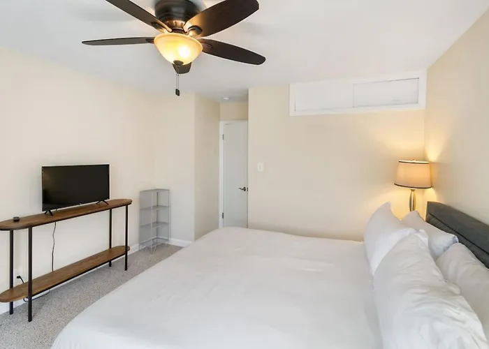 Сasa de vacaciones Dt With 2 Fireplaces By Navy Base