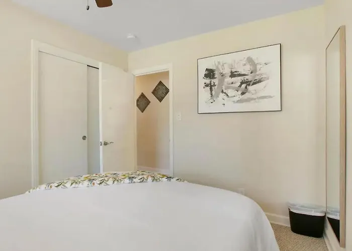 Dt With 2 Fireplaces By Navy Base *
