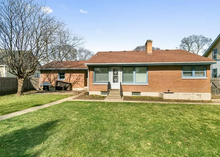 Dt With 2 Fireplaces By Navy Base * Libertyville